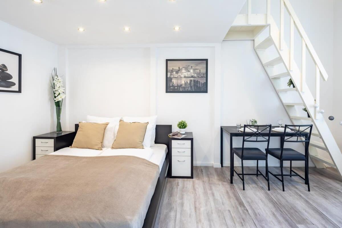 And Cozy Apartment *